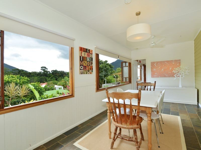 8 Ben Bolt Close, Redlynch QLD 4870