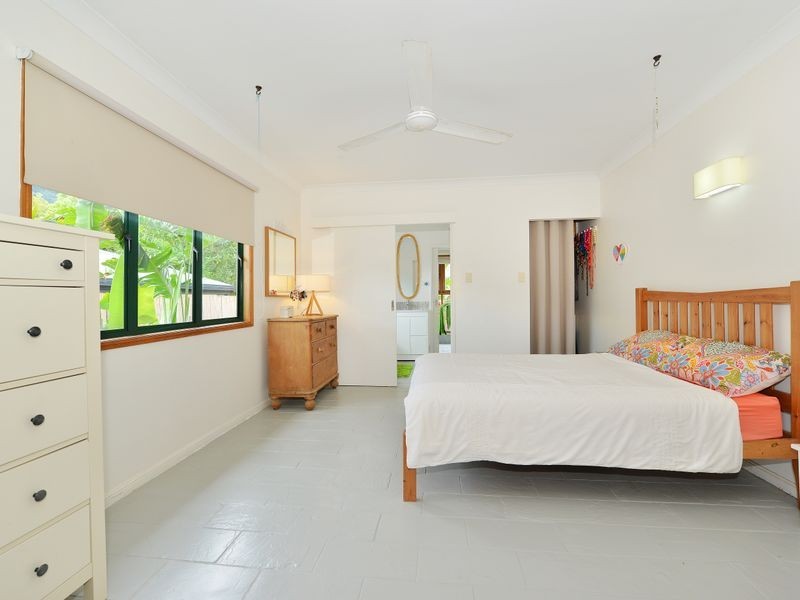 8 Ben Bolt Close, Redlynch QLD 4870