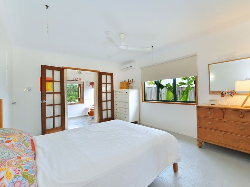 8 Ben Bolt Close, Redlynch QLD 4870