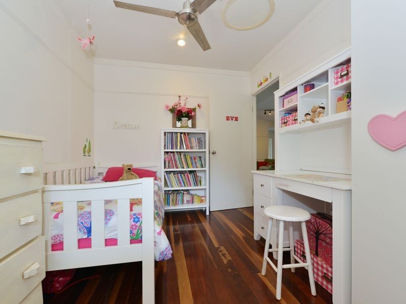 8 Ben Bolt Close, Redlynch QLD 4870