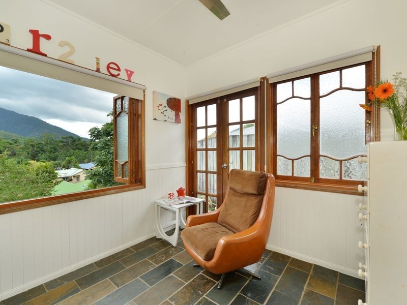 8 Ben Bolt Close, Redlynch QLD 4870