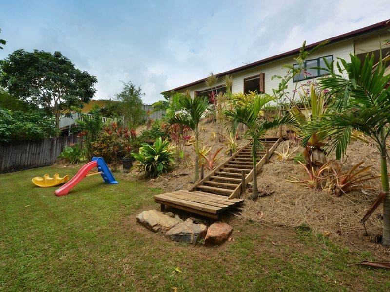 8 Ben Bolt Close, Redlynch QLD 4870