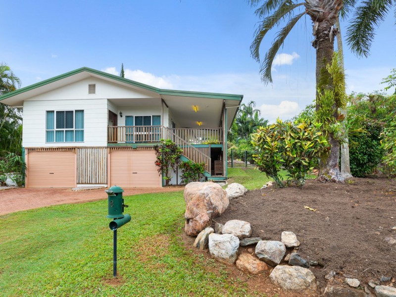 8 Bolwarra Close, Redlynch QLD 4870