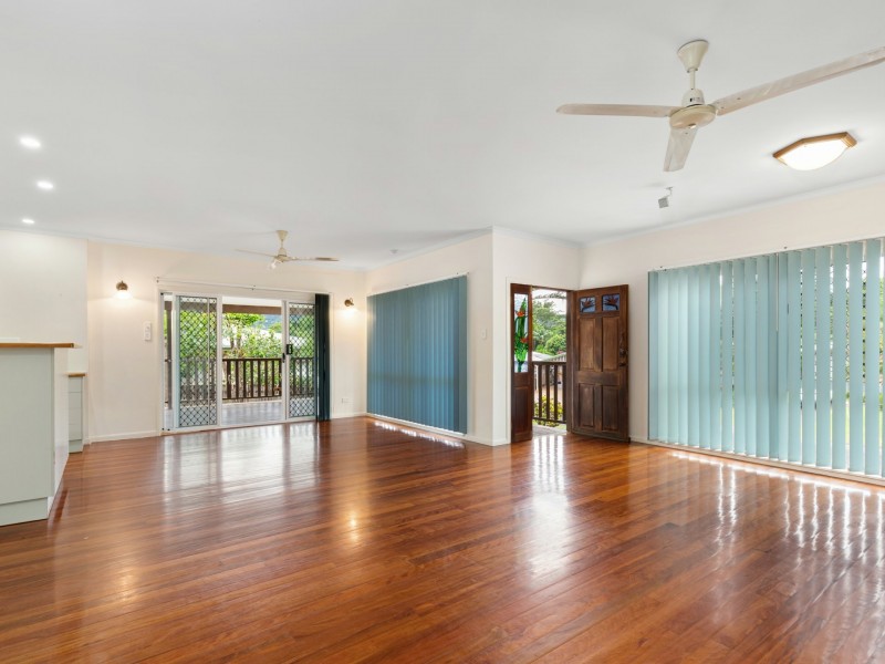 8 Bolwarra Close, Redlynch QLD 4870