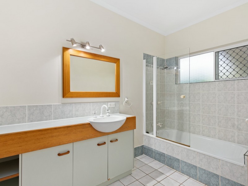 8 Bolwarra Close, Redlynch QLD 4870