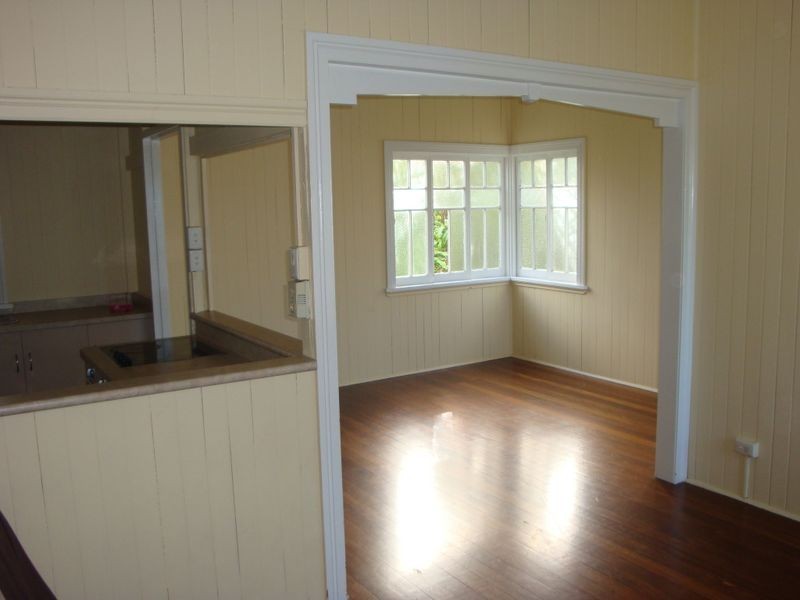 31 Law Street, Cairns North QLD 4870