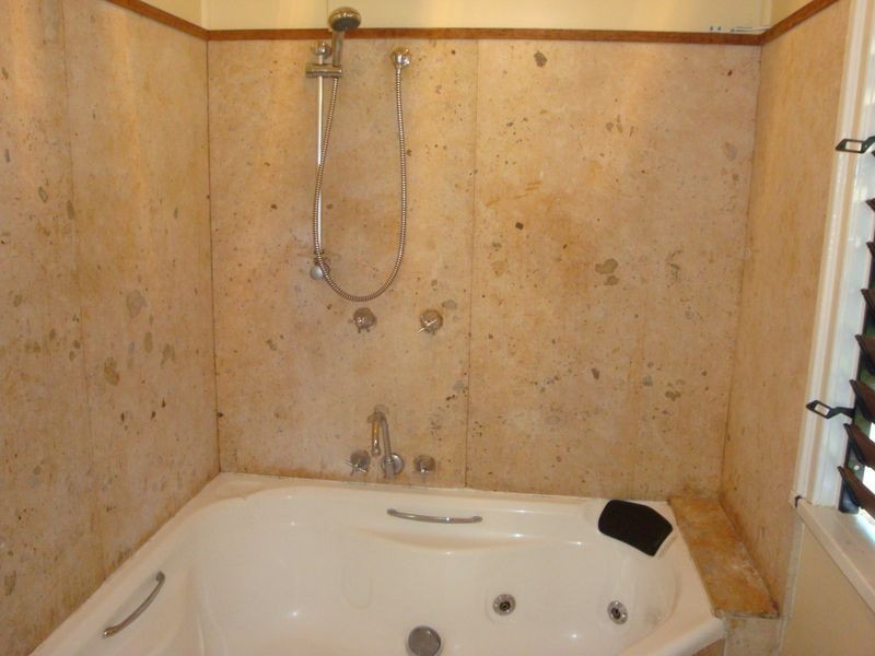 31 Law Street, Cairns North QLD 4870