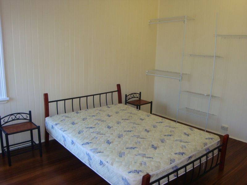 31 Law Street, Cairns North QLD 4870