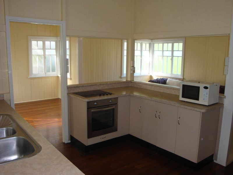 31 Law Street, Cairns North QLD 4870