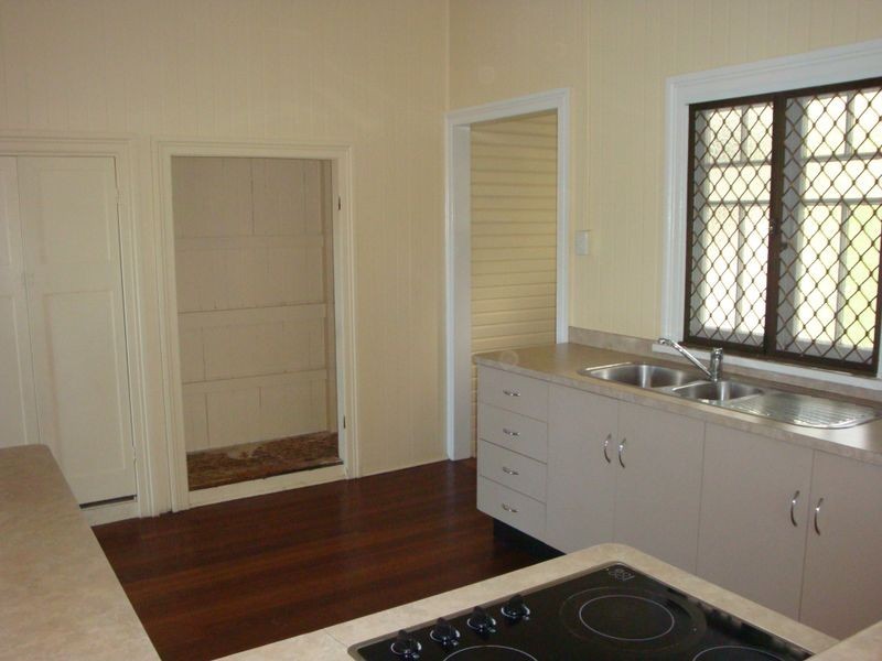 31 Law Street, Cairns North QLD 4870