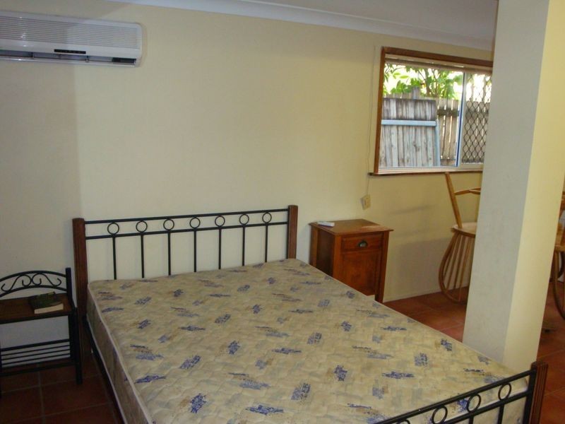 31 Law Street, Cairns North QLD 4870