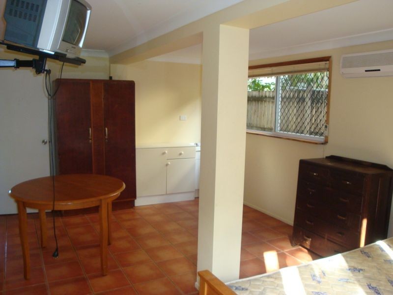 31 Law Street, Cairns North QLD 4870