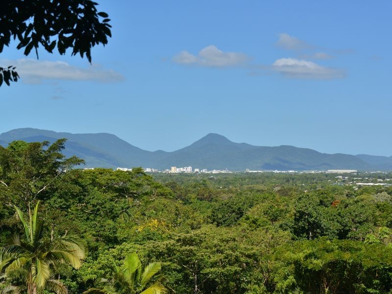 96 Hillview Crescent, Whitfield QLD 4870