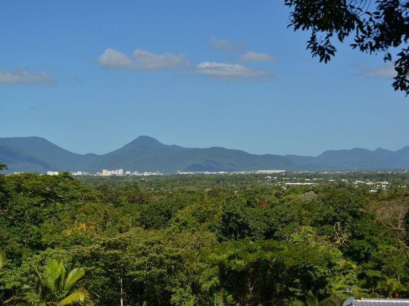 96 Hillview Crescent, Whitfield QLD 4870