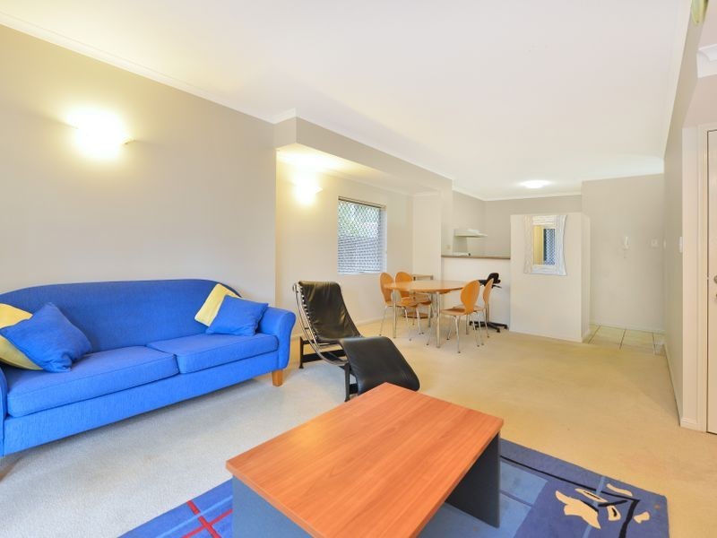 1/34 Lily Street, Cairns North QLD 4870