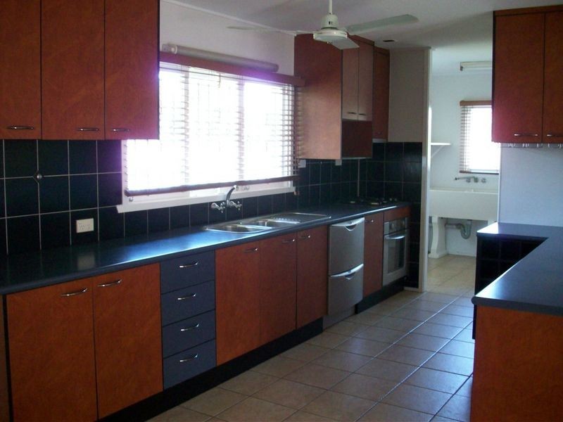 1 York Street, Whitfield QLD 4870