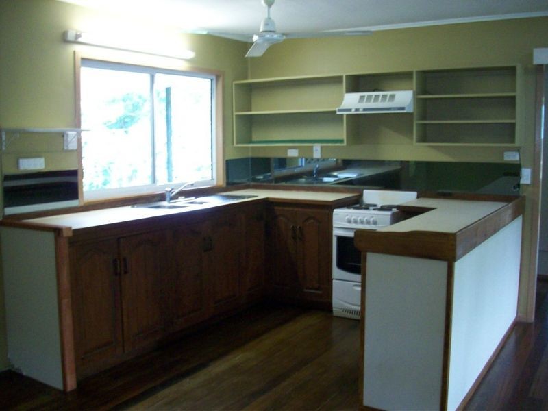 76 Hayward Street, Mooroobool QLD 4870