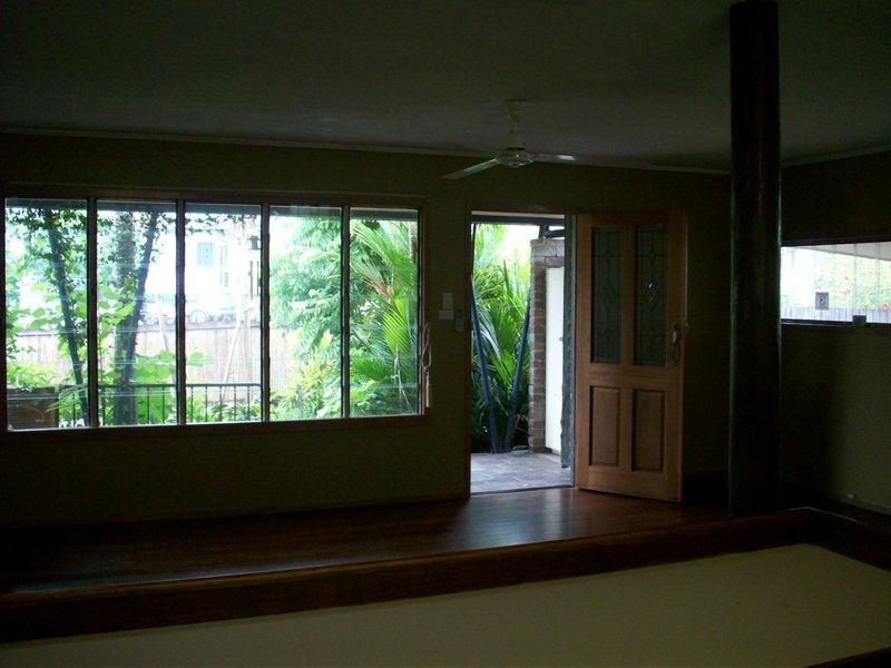 76 Hayward Street, Mooroobool QLD 4870