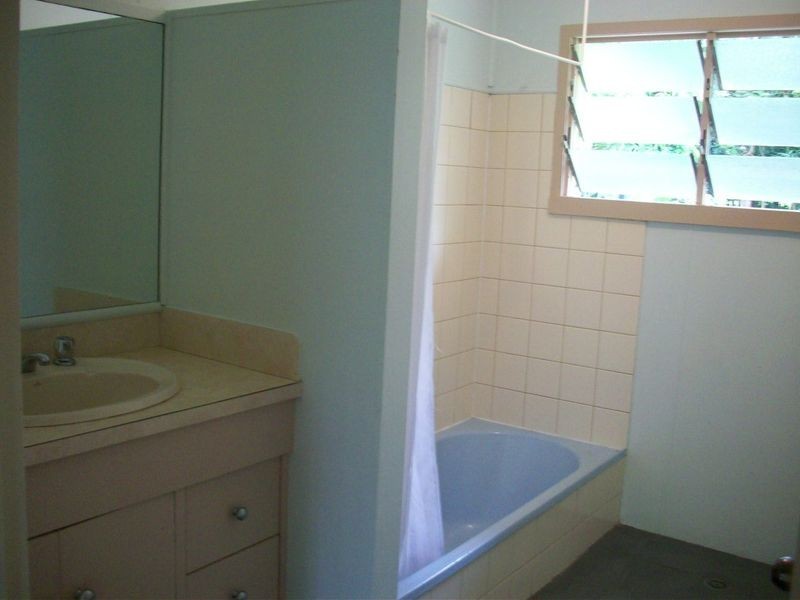 76 Hayward Street, Mooroobool QLD 4870