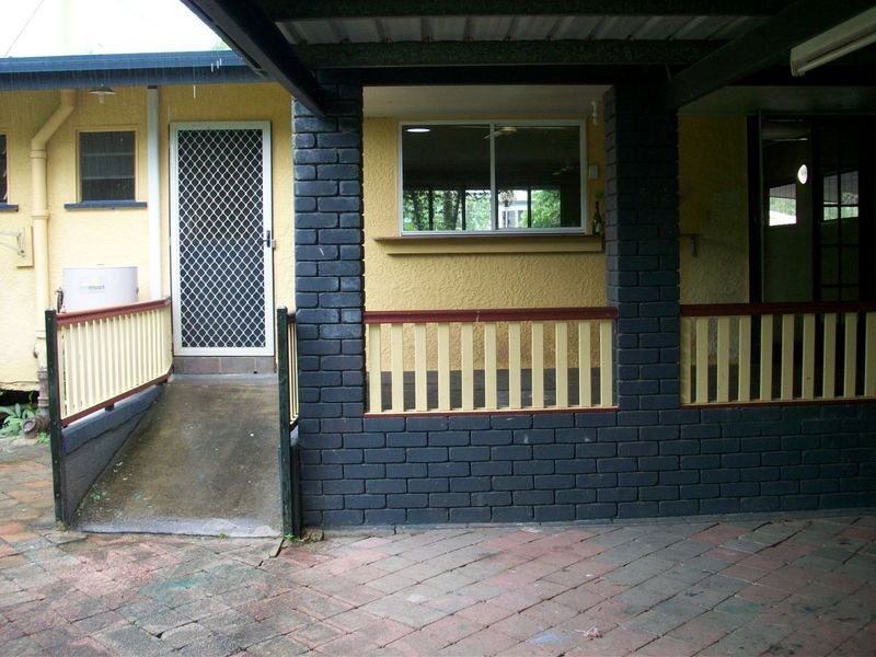 76 Hayward Street, Mooroobool QLD 4870