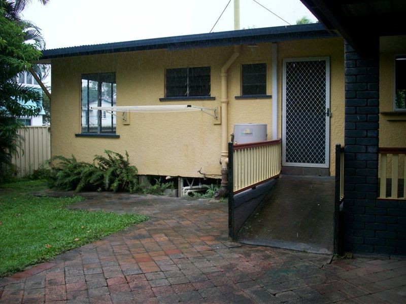 76 Hayward Street, Mooroobool QLD 4870