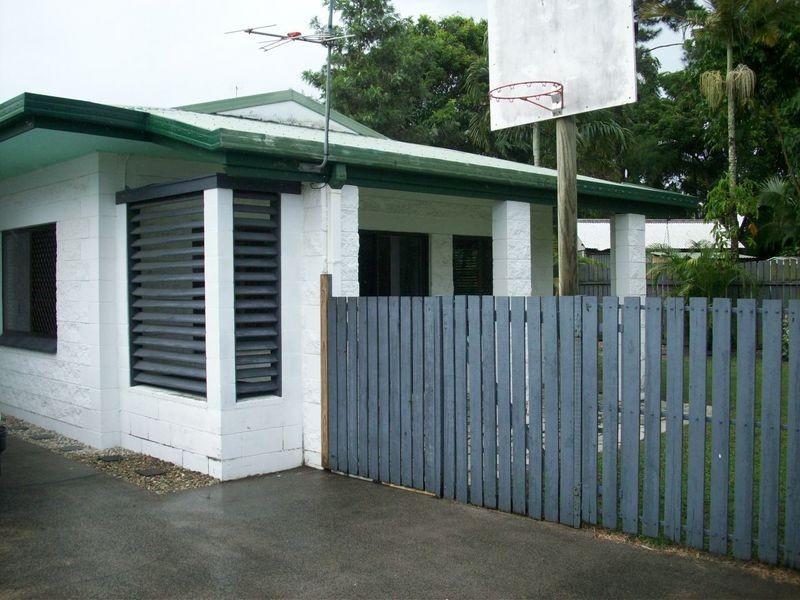 Holloways Beach QLD 4878