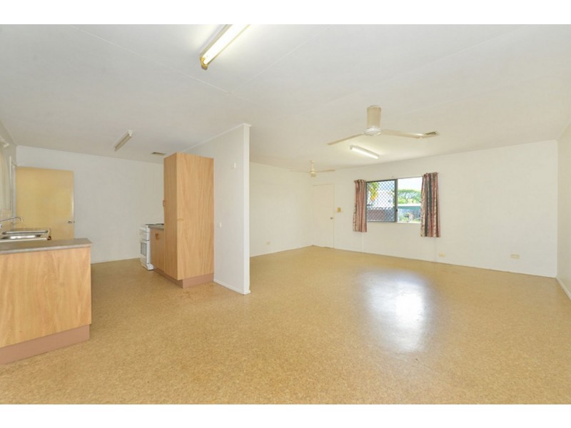 42 Sperring Street, Manunda QLD 4870