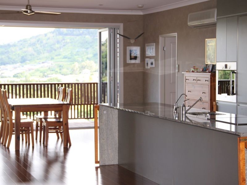 15 Barrossa Close, Brinsmead QLD 4870