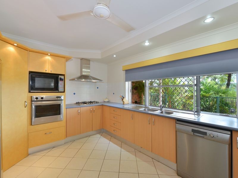 15 Toona Terrace, Redlynch QLD 4870