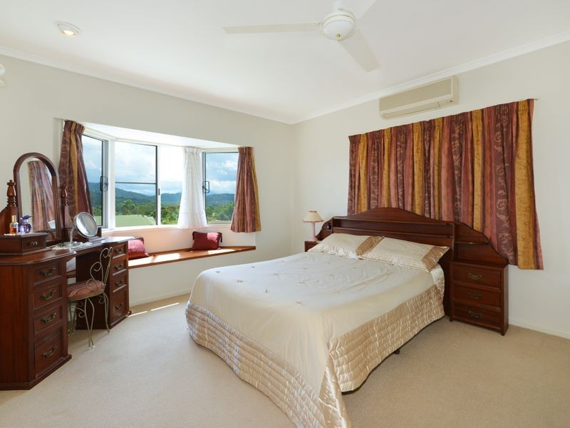 15 Toona Terrace, Redlynch QLD 4870