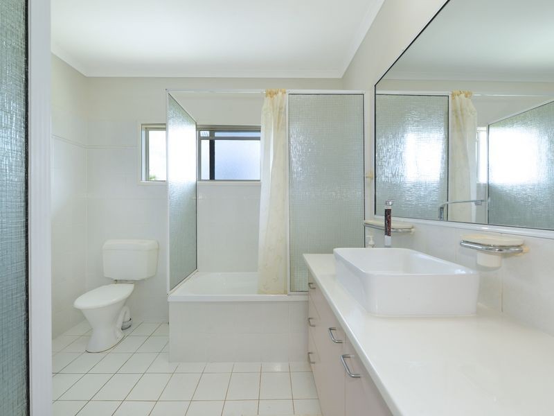 15 Toona Terrace, Redlynch QLD 4870