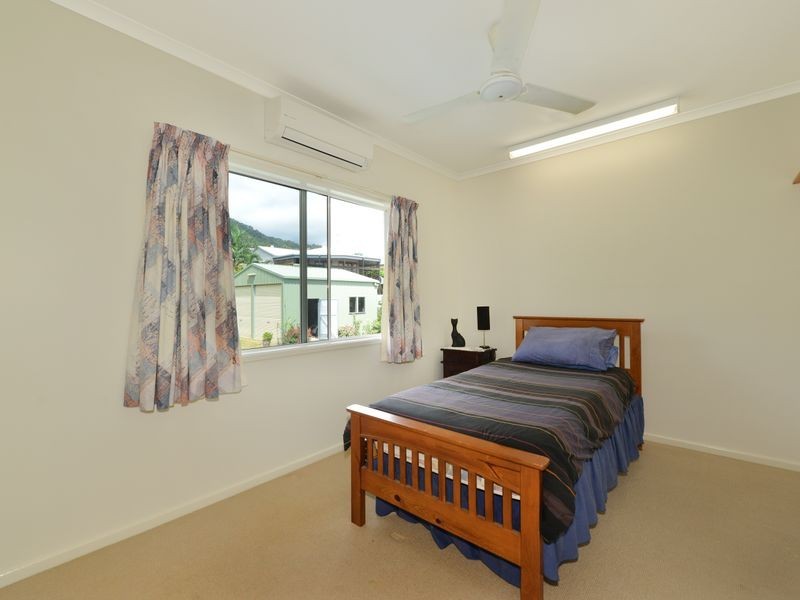 15 Toona Terrace, Redlynch QLD 4870