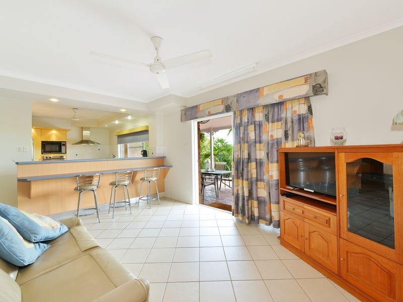15 Toona Terrace, Redlynch QLD 4870