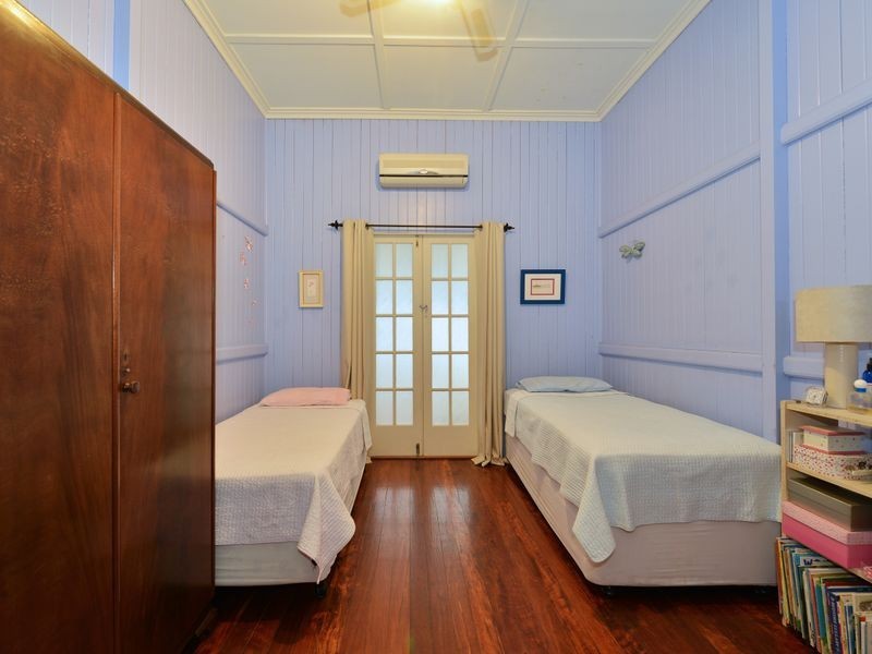 100 Collins Avenue, Edge Hill QLD 4870