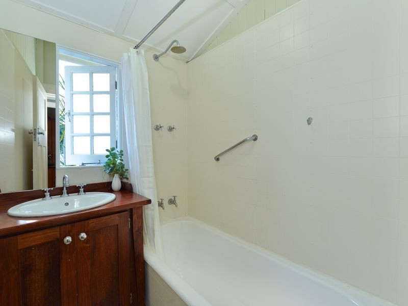 100 Collins Avenue, Edge Hill QLD 4870