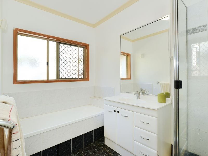 6 East Parkridge Drive, Brinsmead QLD 4870