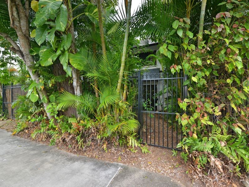 10/323 Mcleod Street, Cairns North QLD 4870