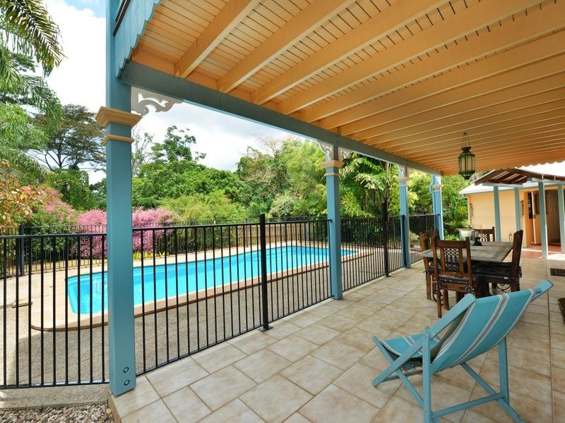 6 Lomatia Close, Redlynch QLD 4870