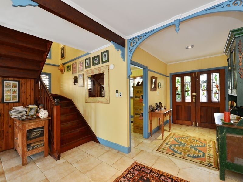 6 Lomatia Close, Redlynch QLD 4870