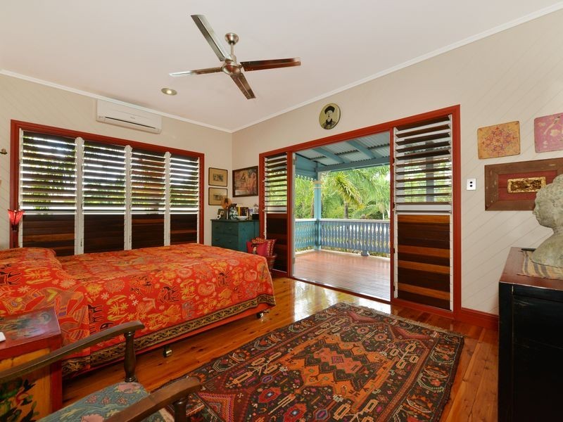 6 Lomatia Close, Redlynch QLD 4870