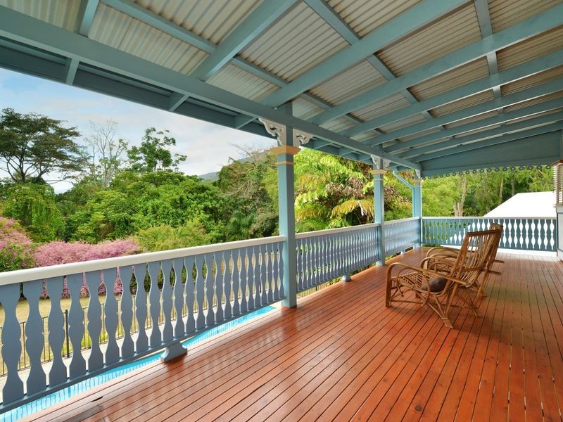 6 Lomatia Close, Redlynch QLD 4870