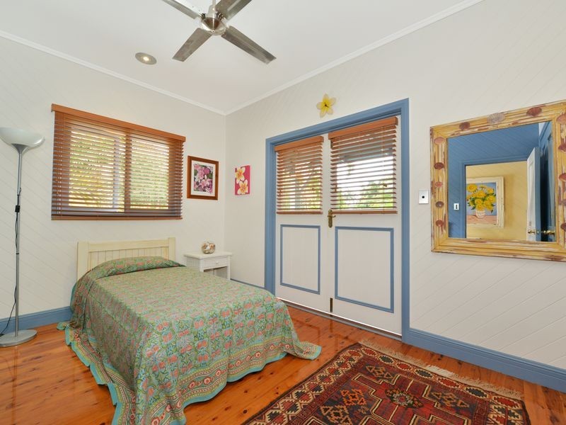 6 Lomatia Close, Redlynch QLD 4870