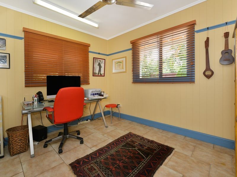 6 Lomatia Close, Redlynch QLD 4870