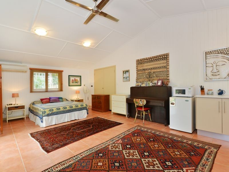 6 Lomatia Close, Redlynch QLD 4870