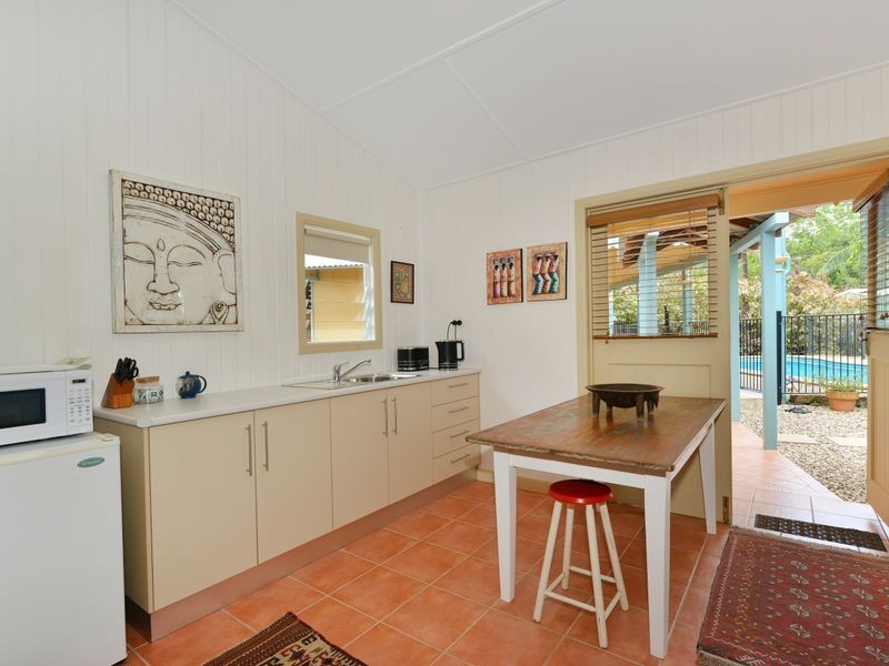 6 Lomatia Close, Redlynch QLD 4870