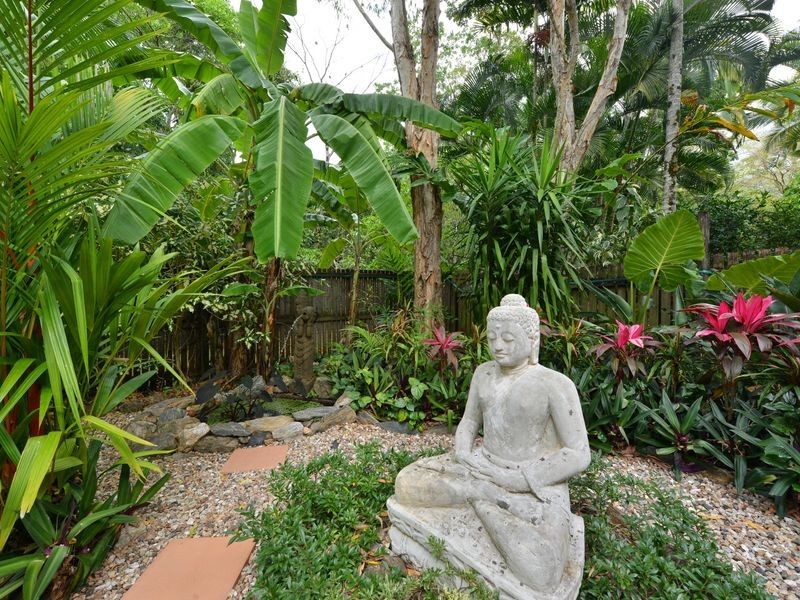 6 Lomatia Close, Redlynch QLD 4870