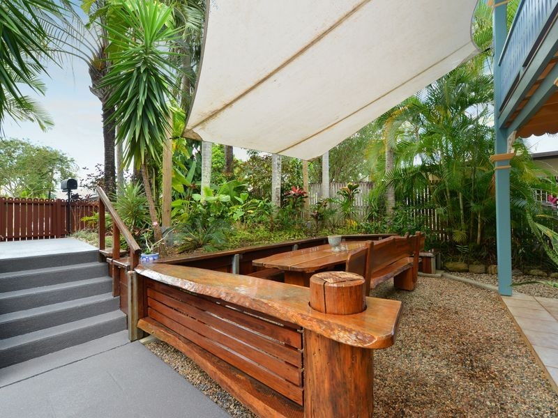 6 Lomatia Close, Redlynch QLD 4870