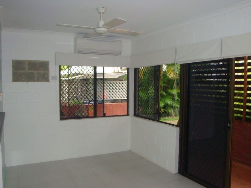 4/2 Hollett Close, Manunda QLD 4870