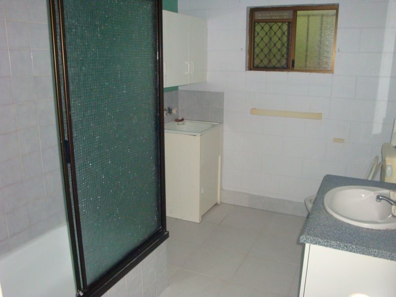 4/2 Hollett Close, Manunda QLD 4870