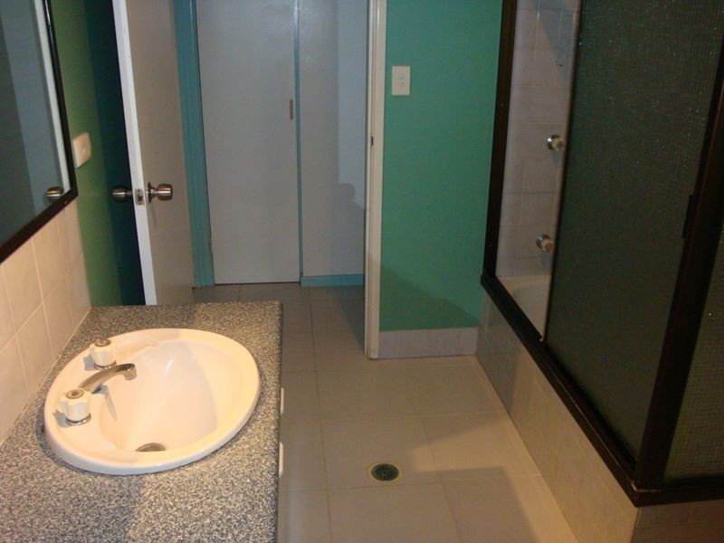 4/2 Hollett Close, Manunda QLD 4870